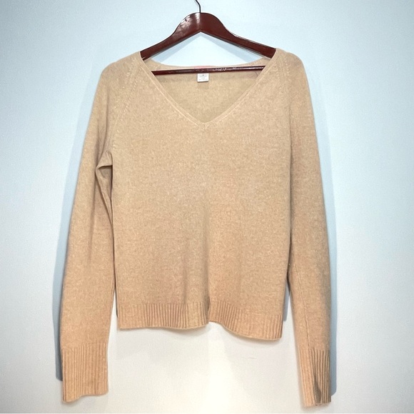 J. CREW Women's 100% Cashmere Sweater V-Neck Tan Size Medium - Picture 1 of 7